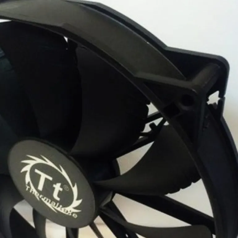 Thermaltake Pure 20 - Ventilador 20 cm
